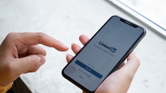 comment optimiser son profil linkedin pour trouver un stage  