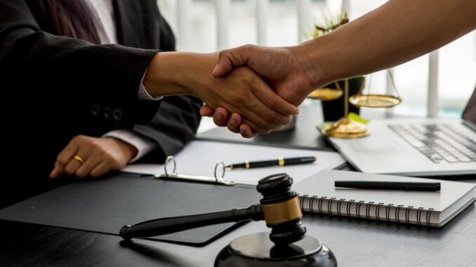 travailler au tribunal, en cabinet ou dans l’administration quelles différences