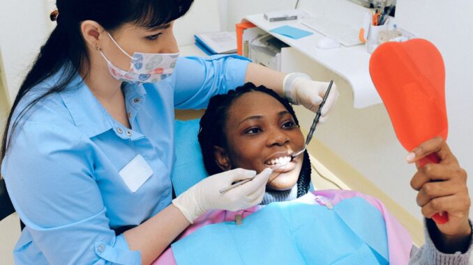 derrière le masque les coulisses d’une journée dans la peau d’un dentiste