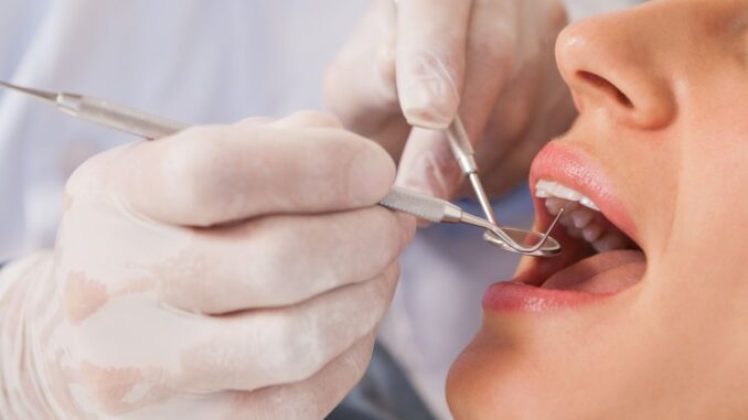 les qualités d’un bon dentiste (bien au delà de « savoir soigner une carie »)
